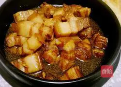 Illustration of how to make pork buns with cured sauce 6