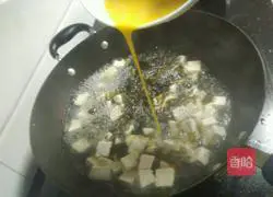 Illustration of how to make seaweed, tofu and egg soup 5