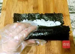 Illustration of how to make tuna sushi 11