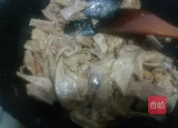 Illustration of how to stir-fry pork liver with kimchi 12