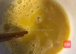 Illustration of how to make raisin cupcakes 3