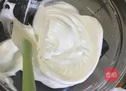 Illustration of how to make meat floss and seaweed cake rolls 2