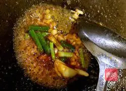 Illustration of how to make stuffed shrimp with garlic oil 3