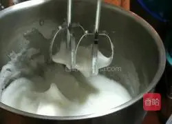 Illustration of how to make chiffon cake 3