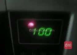 Illustration of how to make instant noodles pizza 5