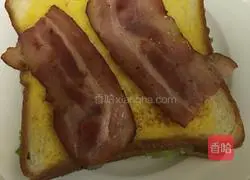 Illustration of how to make tuna bacon sandwich 3