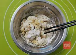 Beef and Pineapple Pizza (about 7 inches) Recipe Illustration 5