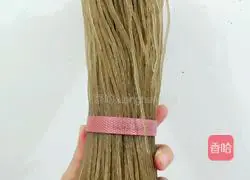 Illustration of how to make kimchi hot and sour noodles 2