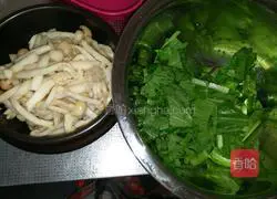 Illustration of how to make seafood mushrooms in oyster sauce 1