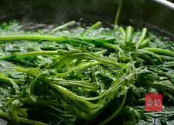 Illustration of how to make abalone sauce, chrysanthemum and bacon rolls 2