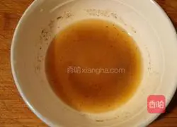 Illustration of making rice dumplings with preserved egg 2