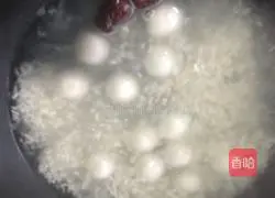 Illustration of how to make egg glutinous rice dumplings 2