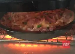 Illustration of how to make ham and bacon pizza 11