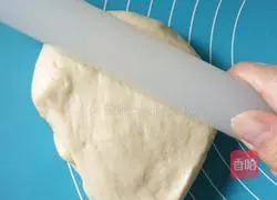 Illustration of how to make 8-inch pizza dough 4