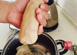 Illustration of making noodles 5