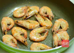 Illustration of home-style fried shrimps 5