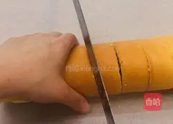 Strawberry Petit Four Cake Roll Recipe Illustration 18