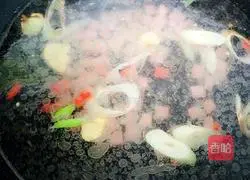 Illustration of how to make vermicelli and baby vegetables in soup 5