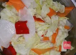 Illustration of how to make homemade Sichuan pickles 4