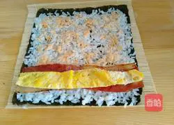 Illustration of how to make bacon sushi 6