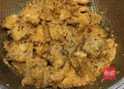 Illustration of how to make steamed rice noodles and meat 9