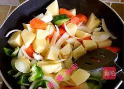 Illustration of three-juice braised chicken wings 6