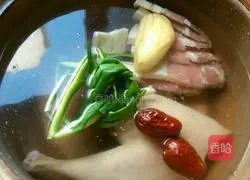 Illustration of how to make tender bacon duck leg stew (pickled fresh) 6