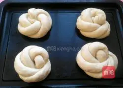 Illustration of how to make light butter bread 11