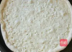 Illustration of how to make pizza with electric baking pan 1 