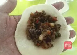 Illustration of making sauced beef buns 15