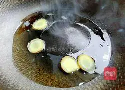 Illustration of how to fry shrimps in oil 3
