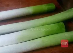 Illustration of how to make fried mutton slices with green onion 2