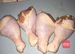 Illustration of how to make chicken leg vegetable rolls 1