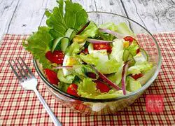 Illustration of how to make vegetable salad 6