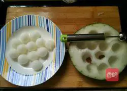 Illustration of how to make rouge winter melon balls 1