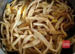 Illustration of making braised chicken noodles 3