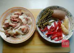 Illustration of how to make Laotan stir-fried pork slices with kimchi 2
