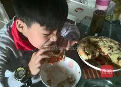 Illustration of how to make homemade 8-inch and 9-inch pizza crust and pizza sauce pizza 15