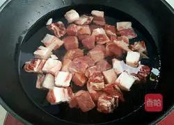 Illustration of how to make beef stew with tomatoes and potatoes 3