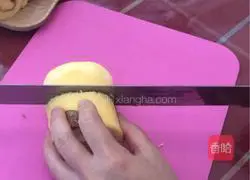 Illustration of how to make orange spotted cake roll 21