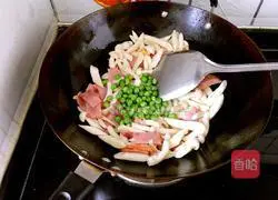 Illustration of how to make fried seafood mushrooms with bacon 8