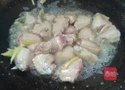 Illustration of how to make braised chicken wings with colored pepper 4