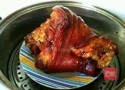 Illustration of how to make Dongpo elbow 14