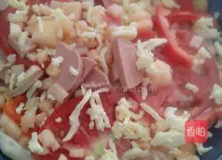 Illustration of how to make cantaloupe and tomato pizza 8