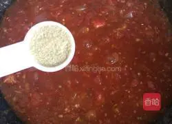 Illustration of how to make pizza sauce 10