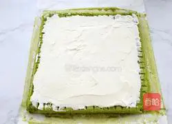 Illustration of how to make matcha cream cake roll 17
