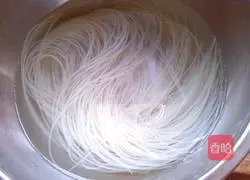 Illustration of how to make three fresh rice noodles 2