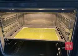 Illustration of how to make matcha cream cake roll 8