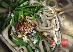 Illustration of making handmade noodles 5