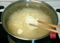 Illustration of how to make Lily, Wolfberry and Tremella Soup 8